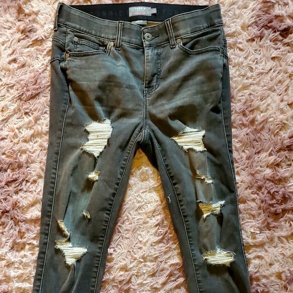 Torrid Bombshell Skinny Light Black Distressed Jeans - Picture 1 of 3
